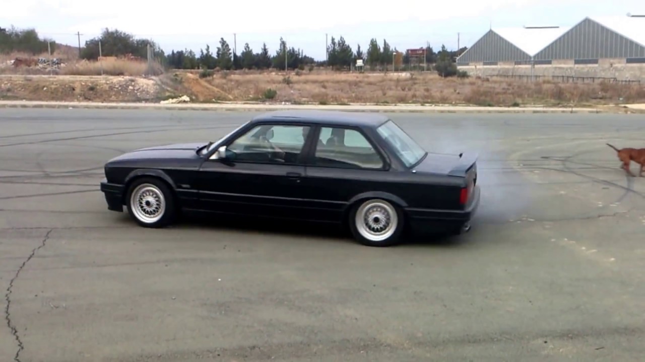 BMW E30 325i DONUTS - DRIFT