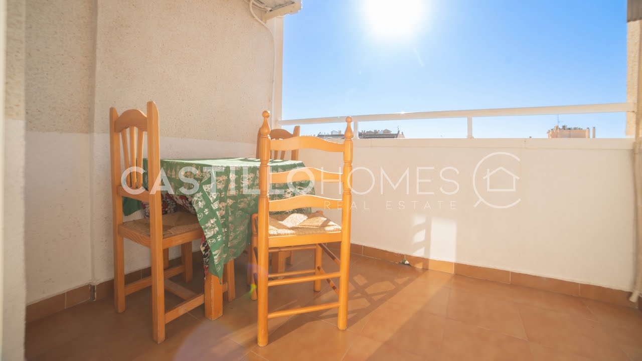 Practical top-floor apartment with balcony and communal pool in El Molino, Torrevieja | 139.000 €