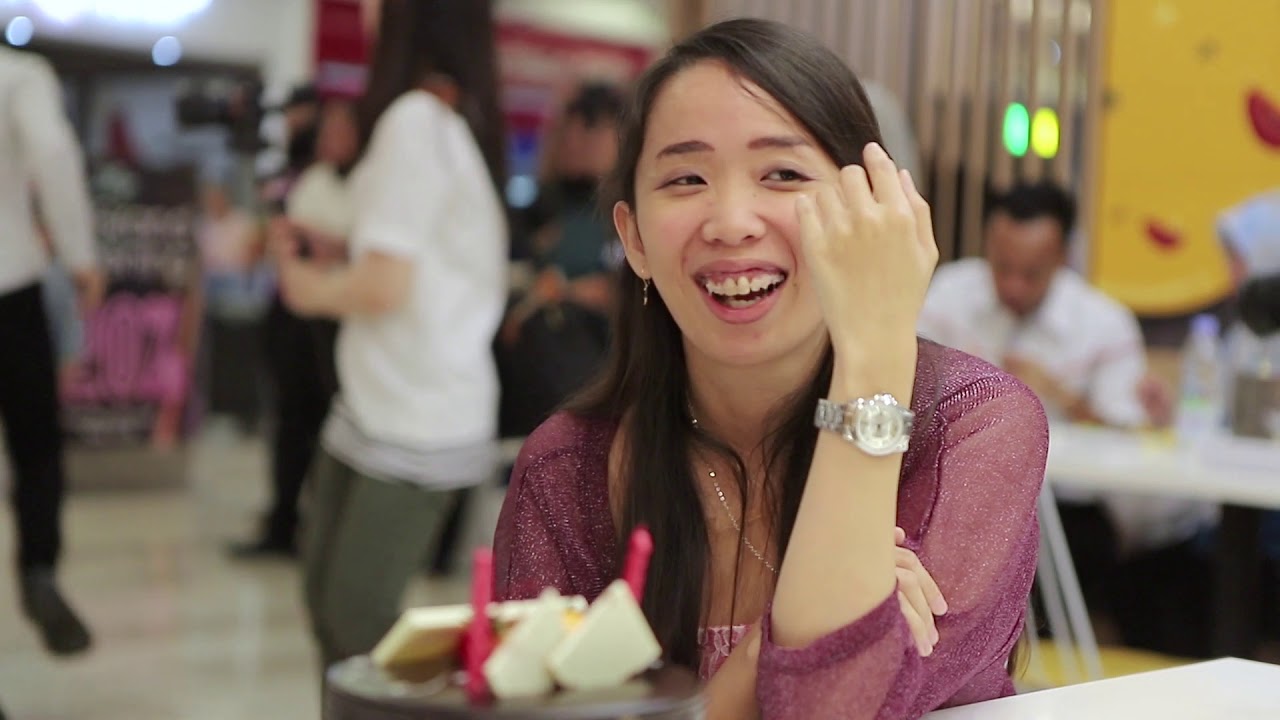 Flashmob Surprise Proposal MARRIAGE  / charice ｢Louder｣Suwanto & Yaya