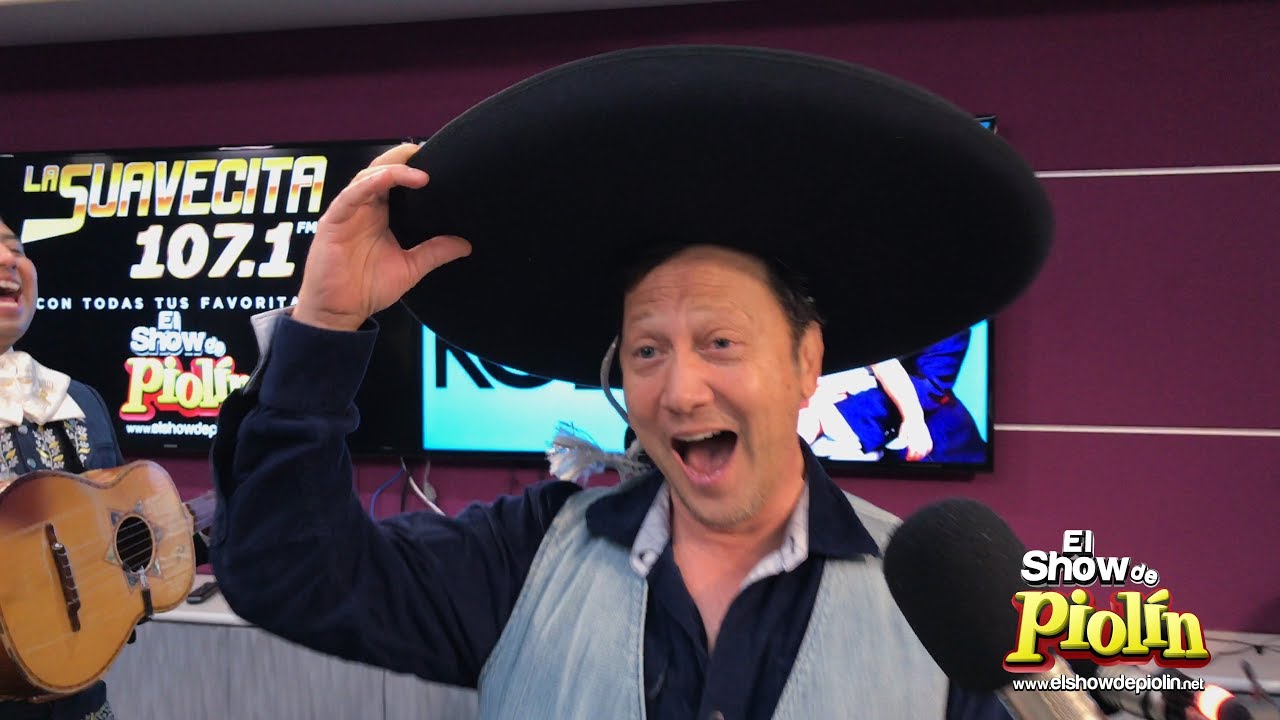 Rob Schneider Canta La Bikina con Mariachi