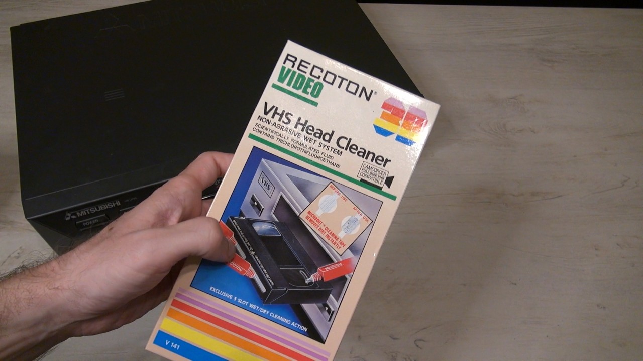 Этот очиститель головок VHS чуть не сломал мой видеомагнитофон.