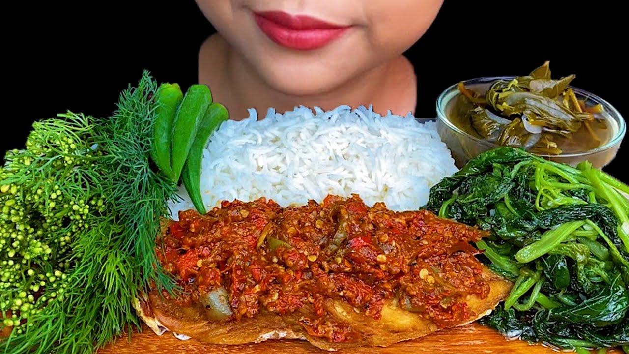 Eating Spicy Food||Fried Fish, Spicy Chili Sauce, Roselle Leaves Soup & Fresh Vegetables