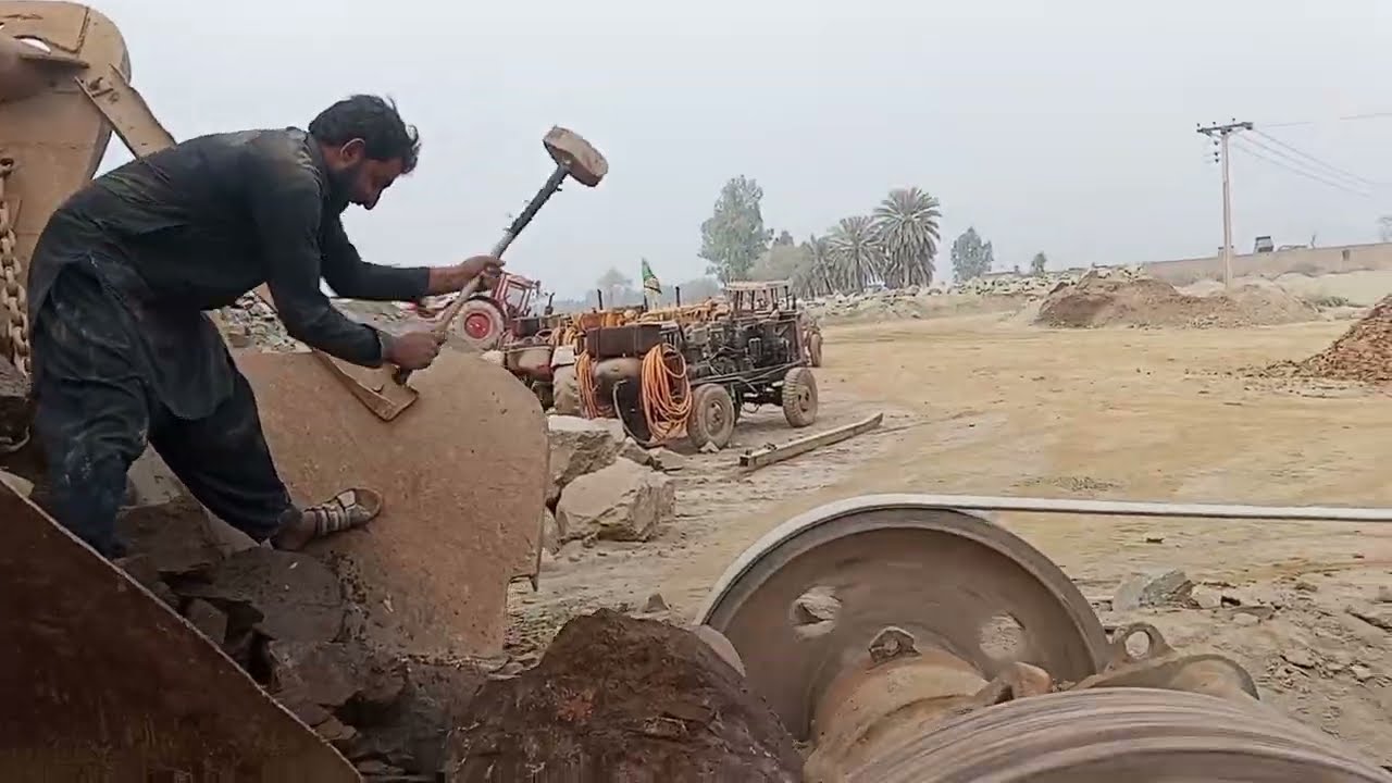 Massive Boulder Jammed in Live Crusher! 😱 Hammer Power Clears the Block – Satisfying Fix