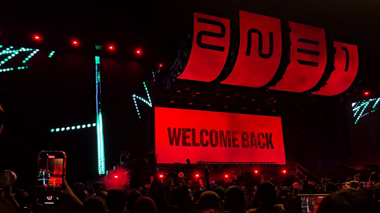 2NE1 - Intro + Fire (Kuala Lumpur, 250201)