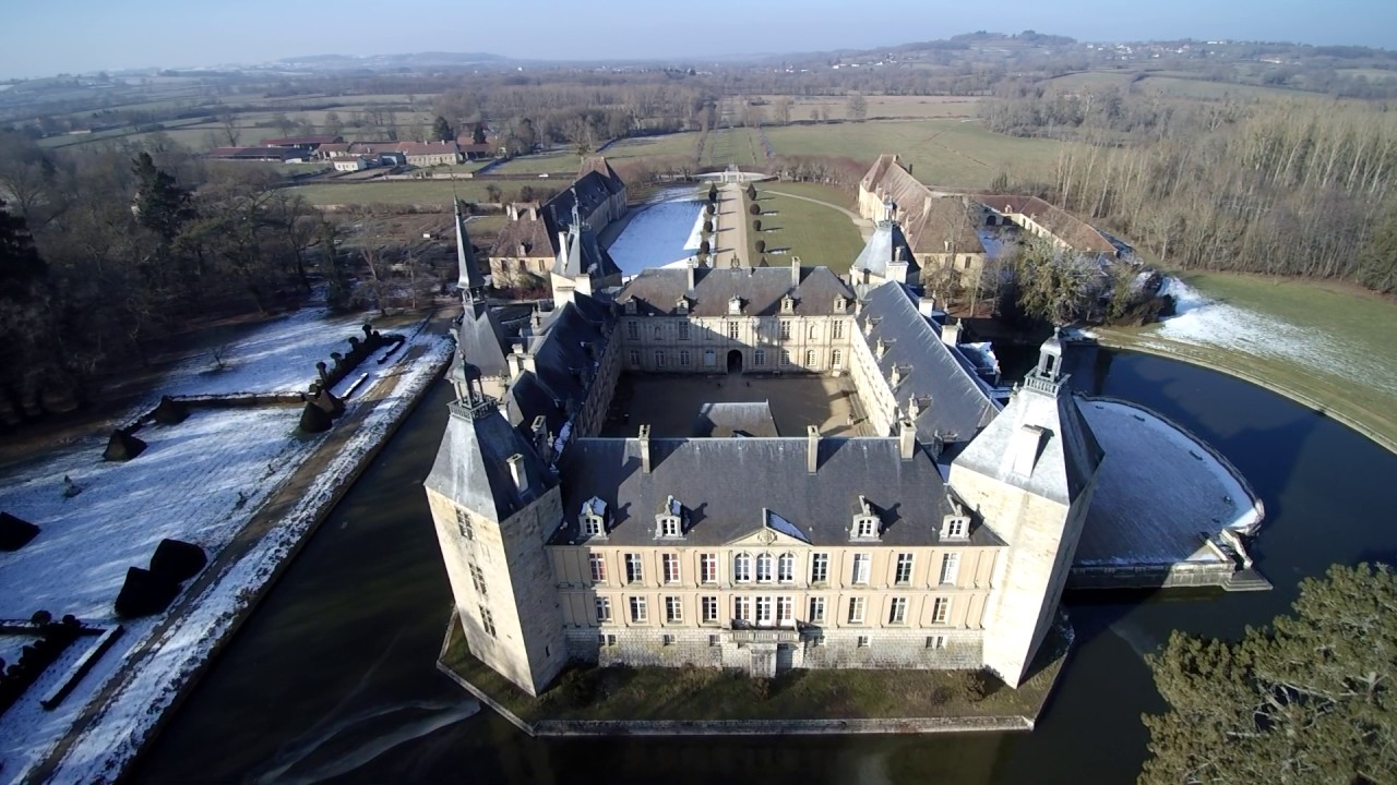 Château de Sully en Saône et Loire