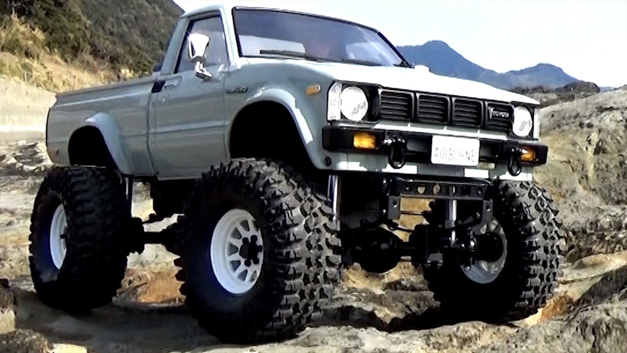 TAMIYA TOYOTA HILUX BRUISER IN A SEA SIDE ROCKS ZONE