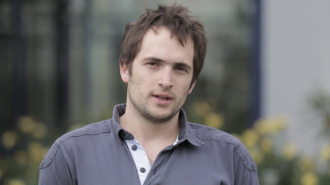 Guillaume, ing&eacute;nieur syst&egrave;mes sur les centrales inertielles