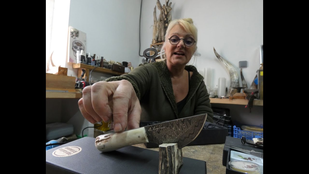 Dans l'atelier d'une coutelière en Lozère