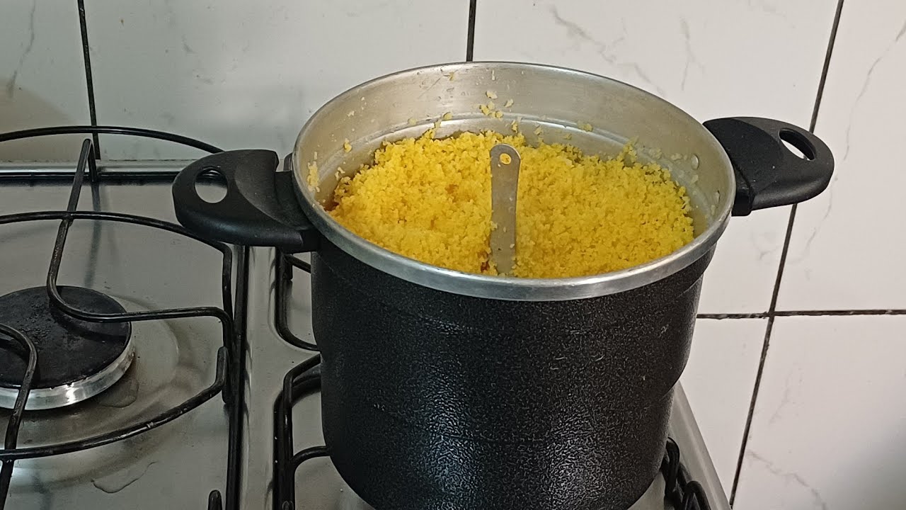VEJAM COMO EU PREPARO O CUSCUS PRO CAFÉ ☕️ DA MANHÃ DESTA FORMA ELE FICA SOLTINHO E DELICIOSO 😋 
