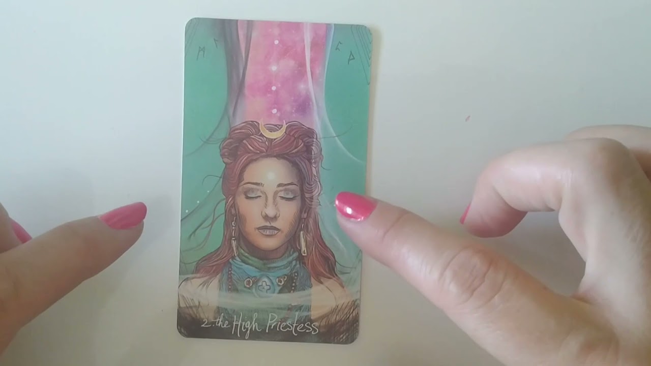 Light Seer's Tarot . Arcano Mayor II. La Sacerdotisa.
