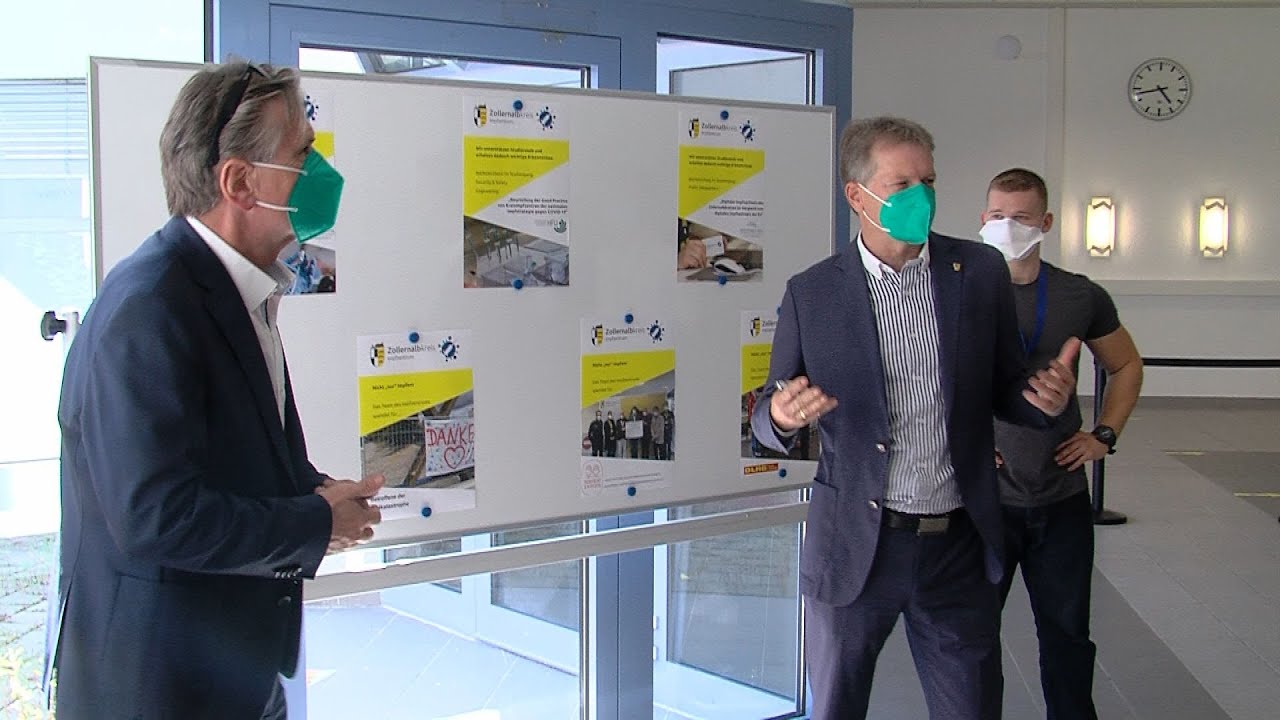 Manfred Lucha beantwortet Fragen im Rahmen seines Besuchs im Impfzentrum in Me&szlig;stetten