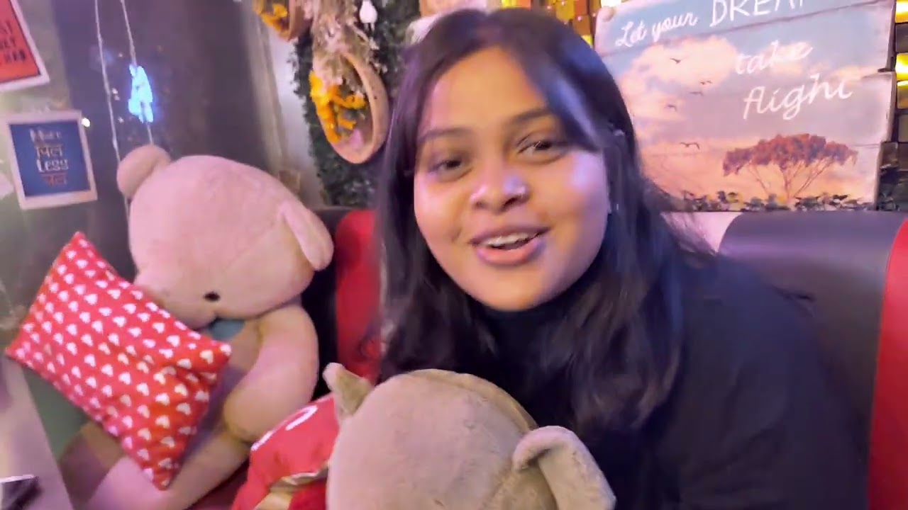 तर मित्रानो आज मी गेलो होतो माझ्या बहिणी बरोबर Cafe Cheezzila मध्ये 