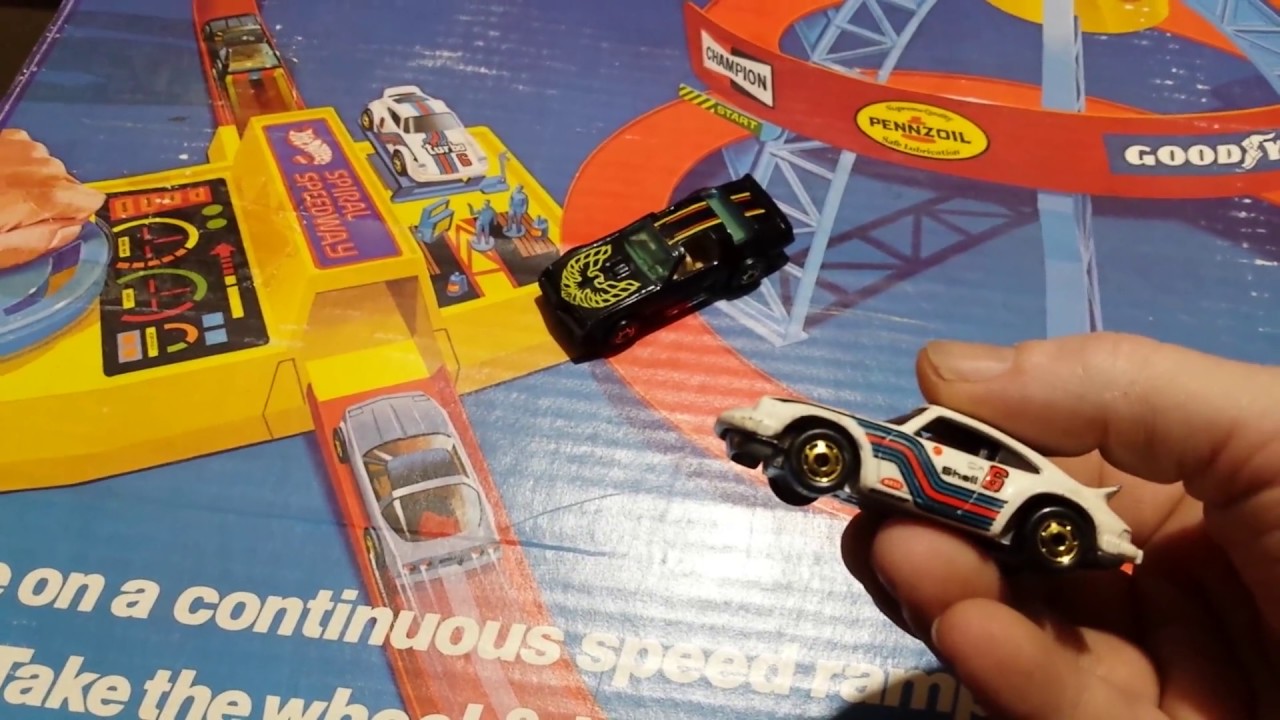 1983 Hot Wheels Spiral Speedway Track Set