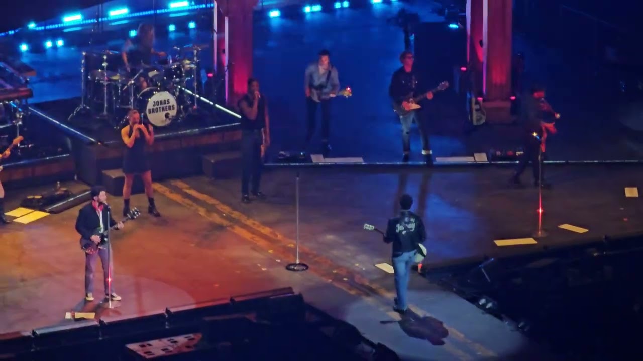 Sucker - Jonas Brothers - Greetings from Your Hometown Tour