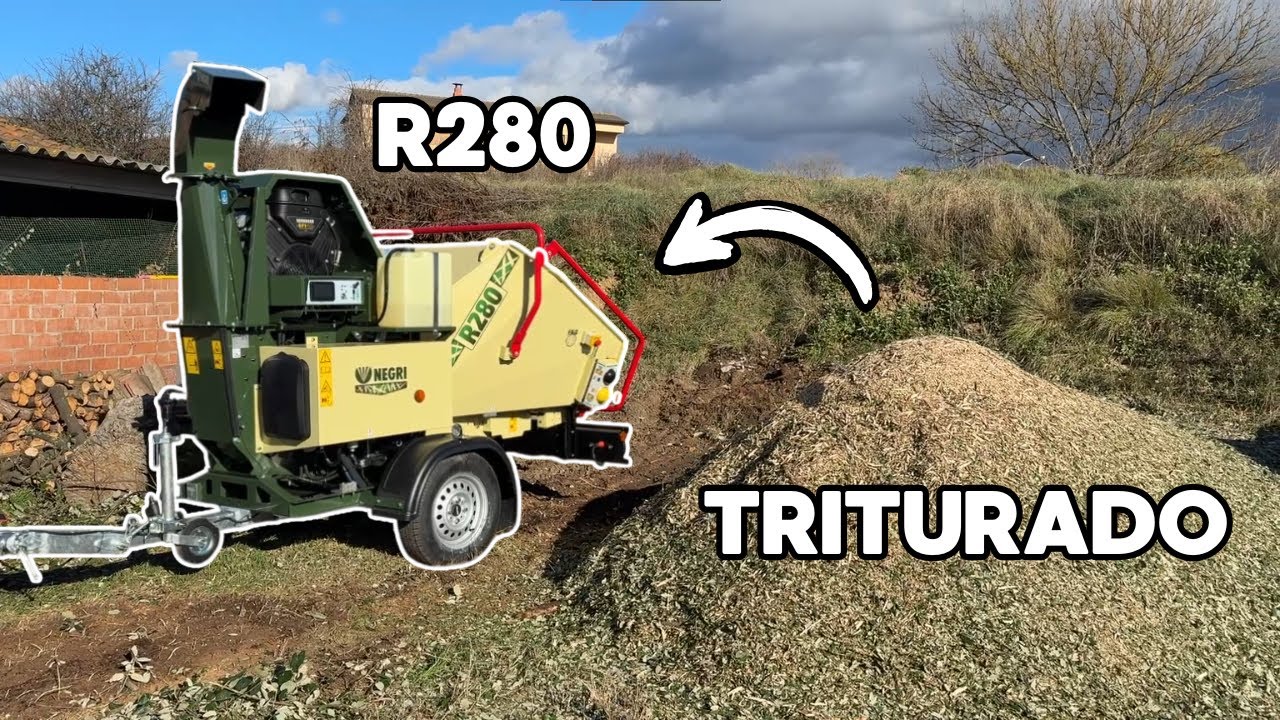 Triturando Ramas con Bio-Trituradora Negri R280 con Motor Vanguard de 40cv