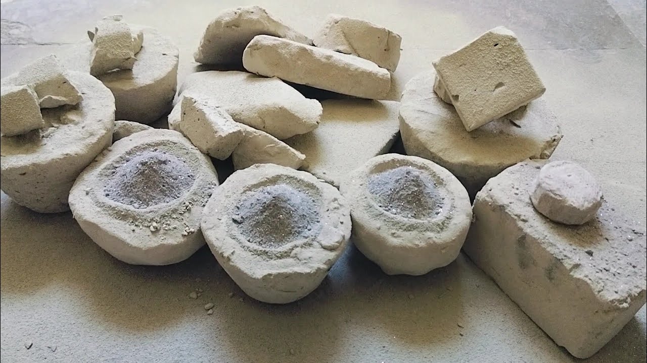 Pure Multani mitti dry or water crumbling on clay pot // Pure Multani mitti mud 