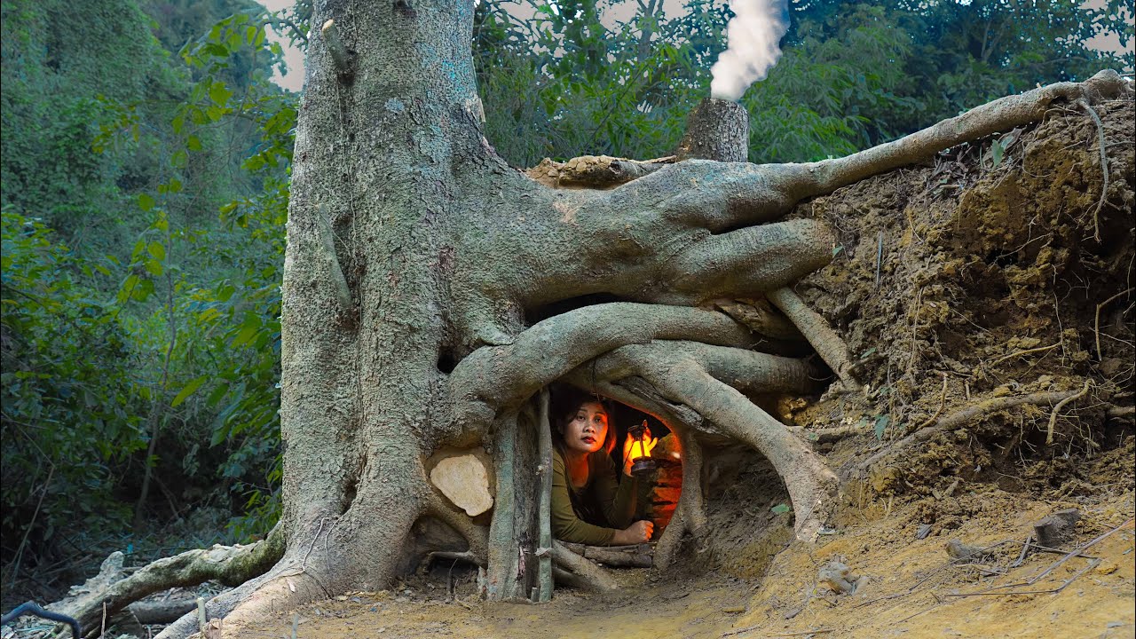 Building a Warm and Cozy Secret Shelter deep inside a great OAK tree, Clay oven. Bushcraft