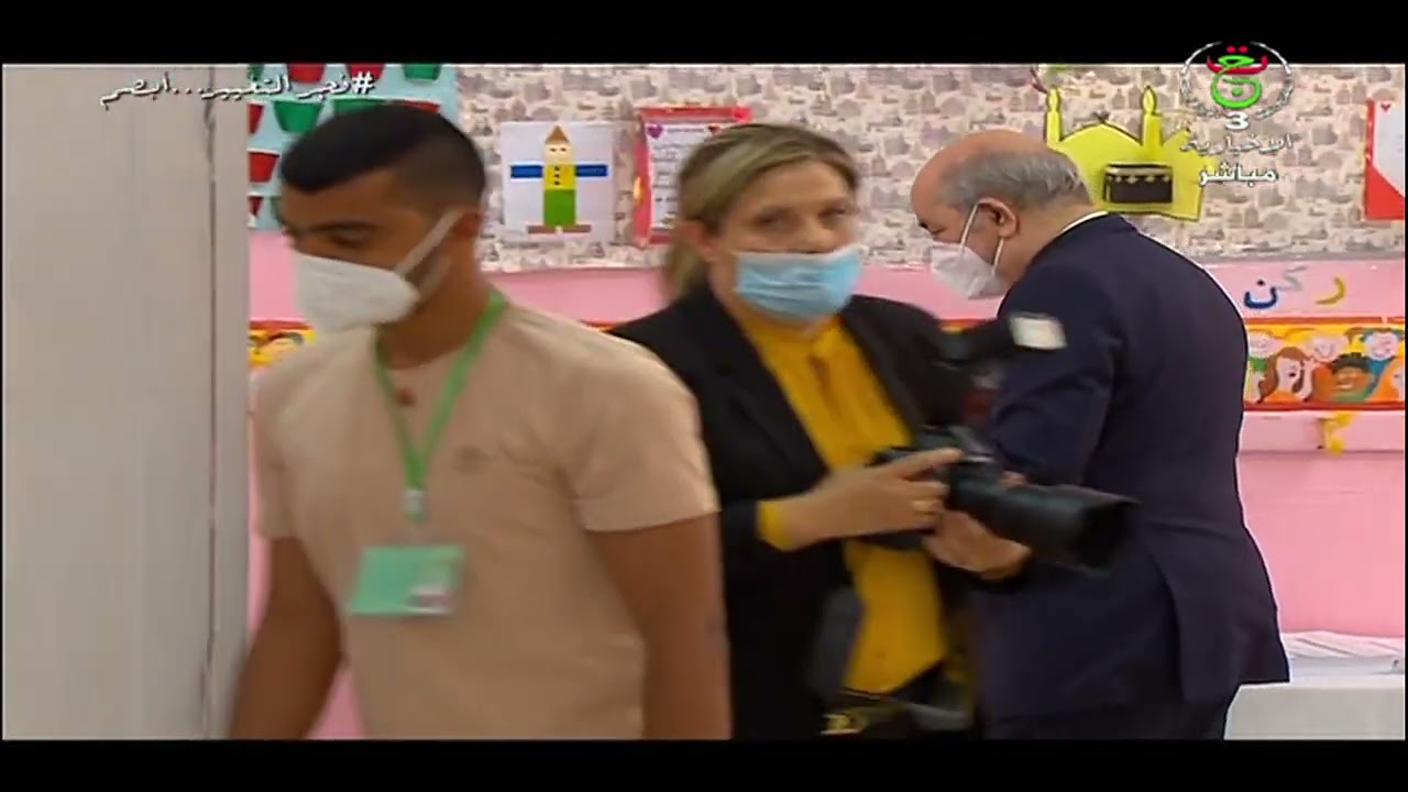 رئيس الجمهورية السيد عبد المجيد تبون يؤدي واجبه الانتخابي بمدرسة أحمد عروة بوشاوي