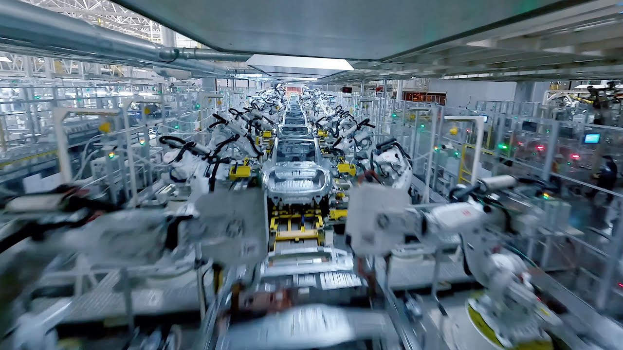 An FPV of how new ZEEKR sedans are rolling off the production line