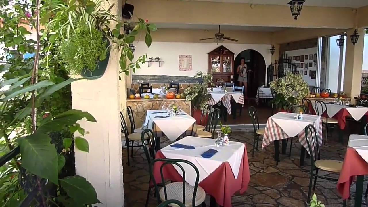 Korfu   Moraitika   Village Taverna