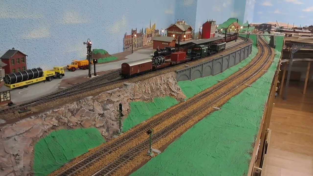 More running on the analogue Märklin H0 layout #modellbahn #railroad #hobby