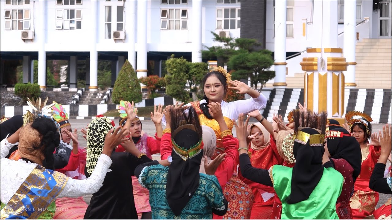 Tari Nusantara - “Wonderland Indonesia” (Alffy Rev - Novia Bachmid) | By Siswa SMKN 6 Mukomuko