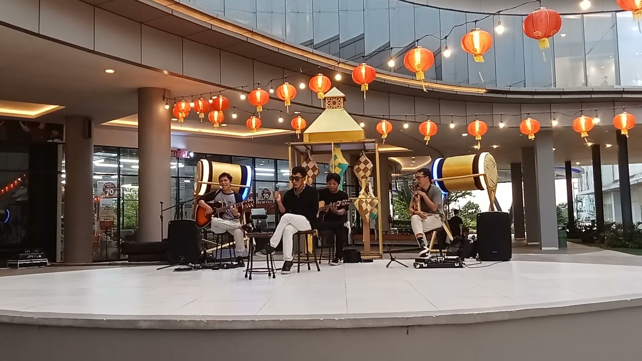 Acara live music menyanyi di d, colony Aming coffe gaia bumi raya city mall 