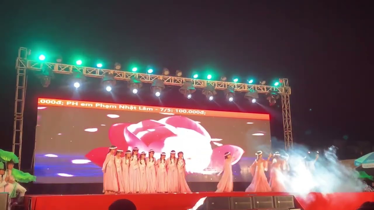 Lớp 7/4 Múa Bên Hoa Tinh Sắc