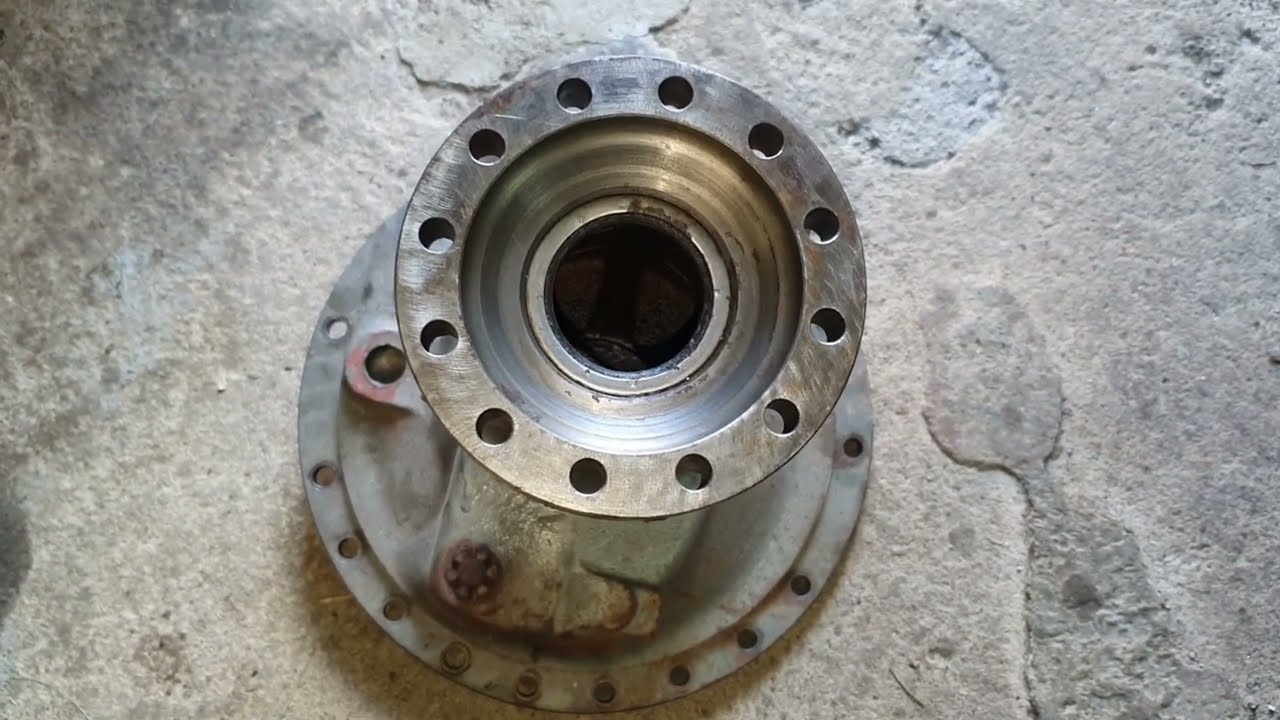 Removing the Inner Seal in The Trumpet Axle Housing Massey Ferguson 35 835 Tractor