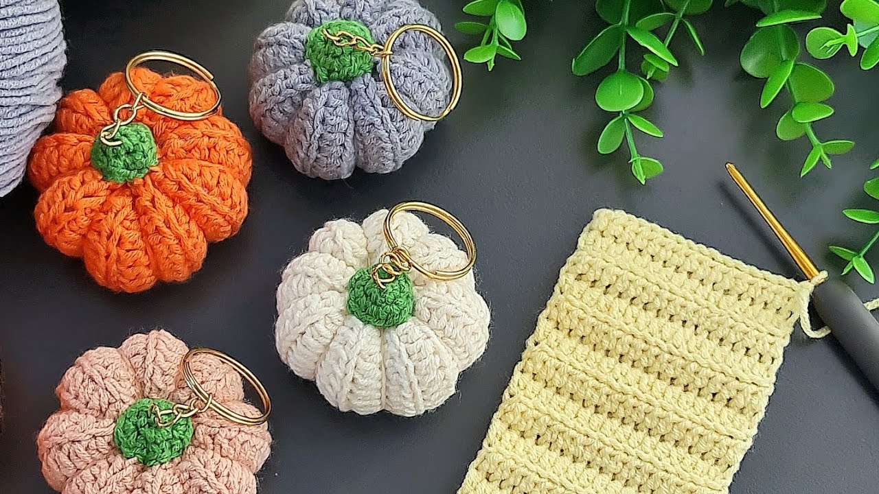 Wow! Make MONEY with This SUPER EASY Crochet Mini Pumpkin Keychain! 🥰 Sell and give as a gift.
