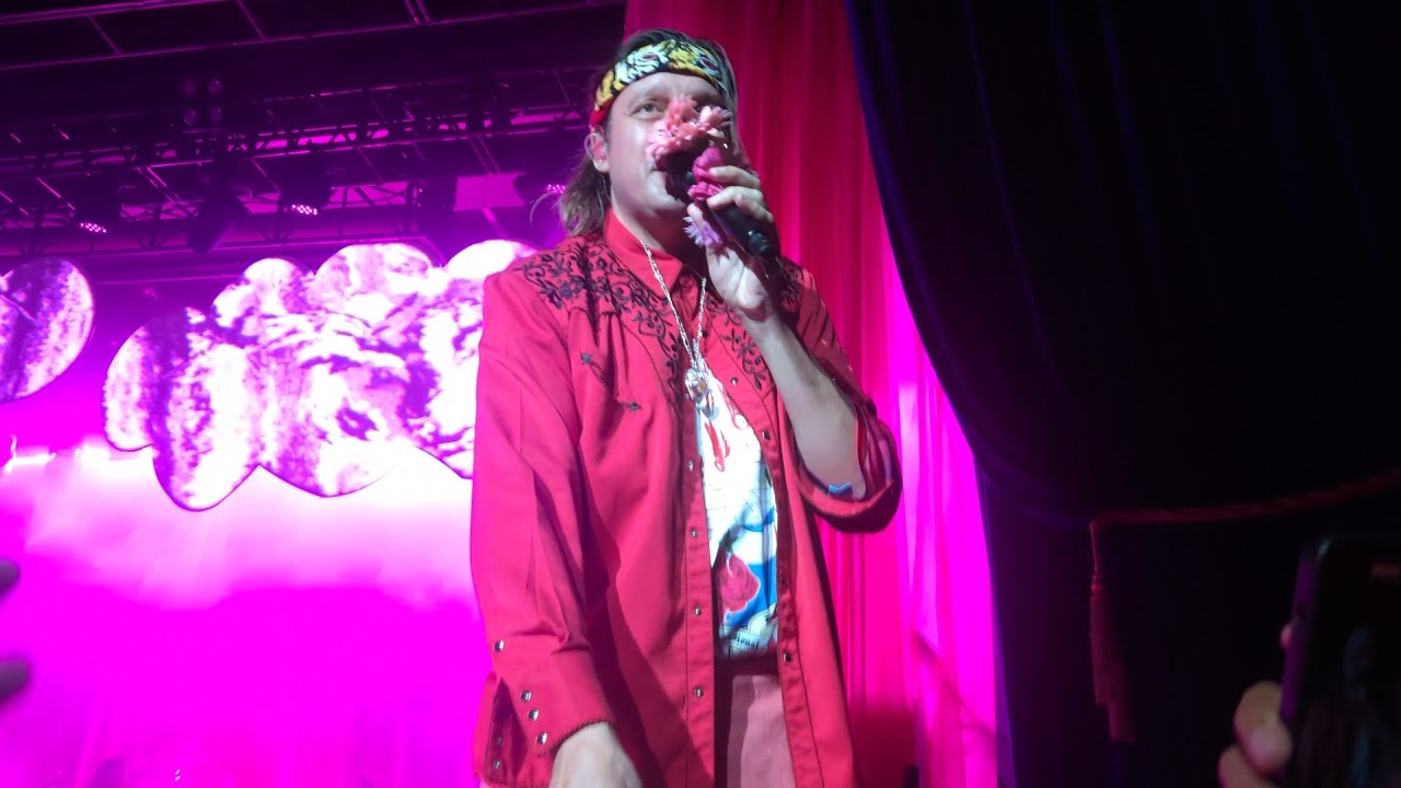 Arcade Fire CIRCLE OF TRUST Live *Win does trust fall into pit* 05-04-2025 Brooklyn Paramount NYC 4K