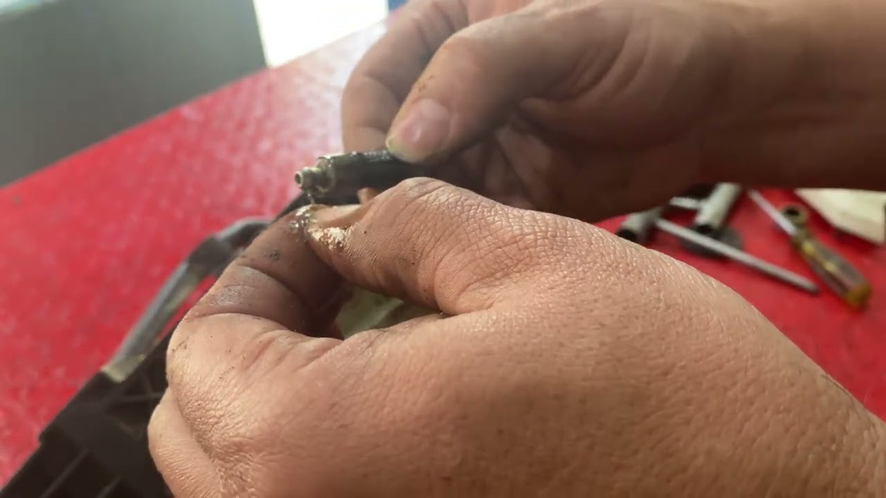 como destapar la bomba de el aceite de la motosierra 170 de stihl