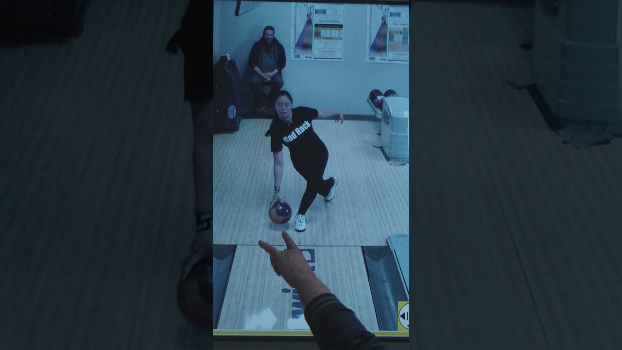 Roll the ball don't come around it on release & warming up explained by Mark Baker #pba #bowling