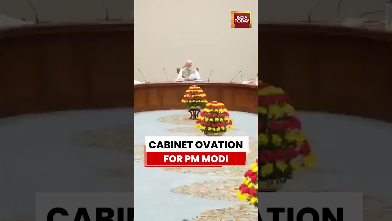 Cabinet Ovation for PM Modi | Union Cabinet Applauds Historic Longest-Serving PM Milestone