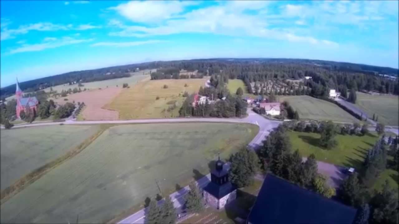 Sipoon vanha kirkko ja paanukaton tervaus.