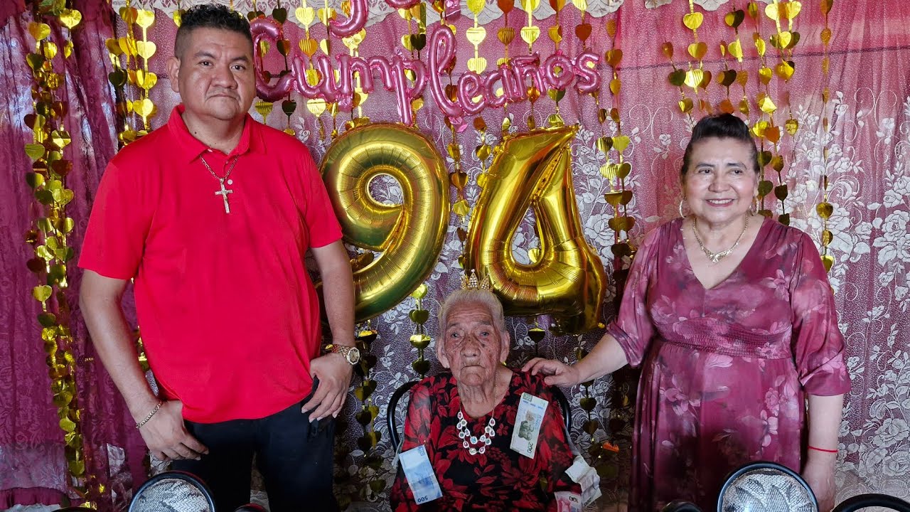 Sorpresa ala sra. Zenaida Gomez, su Cumpleaños 94  en Characuaro Michoacan