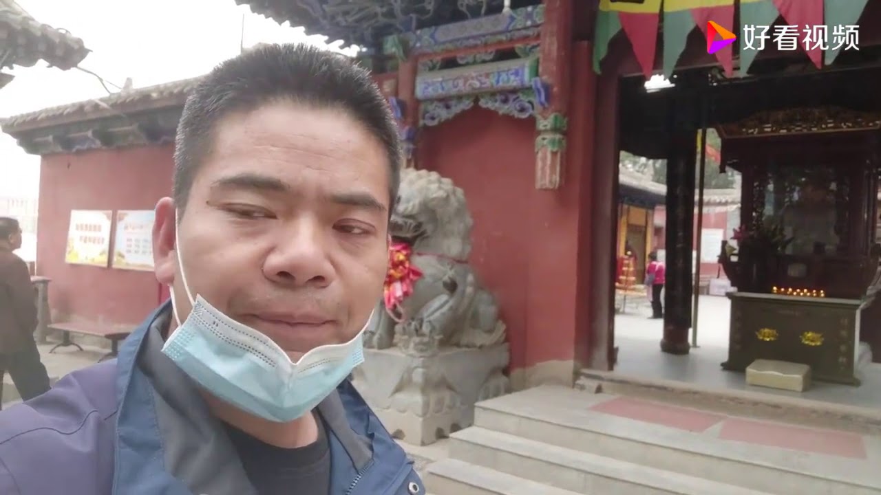 寺庙禁忌知多少！某人在寺庙宝塔上写这样的情话，不怕招来祸端吗