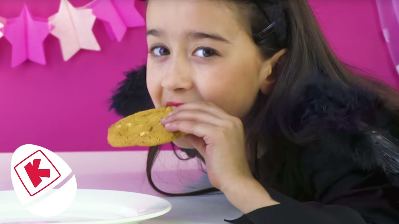 Princess Belle's Chocolate Cookie Is STOLEN - Princesses In Real Life | WildBrain Kiddyzuzaa