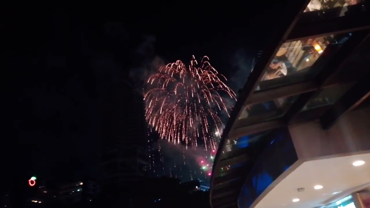Fireworks Display Bahala na masikip sa daming tao maka video lang!