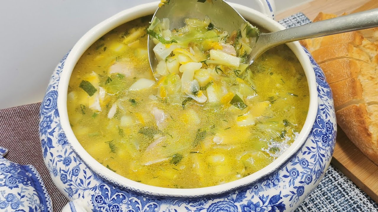 Suppe mit H&auml;hnchenfleisch und Gem&uuml;se, lecker, einfach und schnell zubereitet