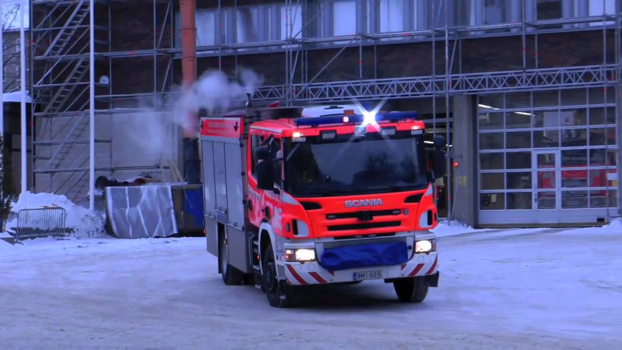 Helsinki 4, 15 & 16 responding to structure fire