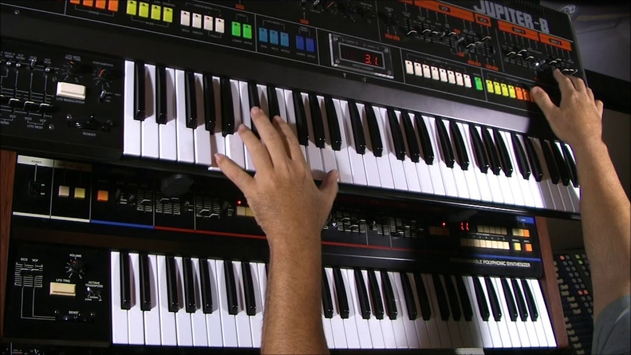 Roland Jupiter 8 vs Roland Juno 60  Strings Battle!!!