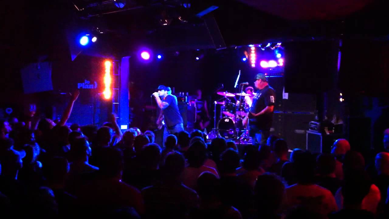 Pennywise - Let Us Hear Your Voice - Live @ Le Plan - Ris Orangis - France 17/06/2012