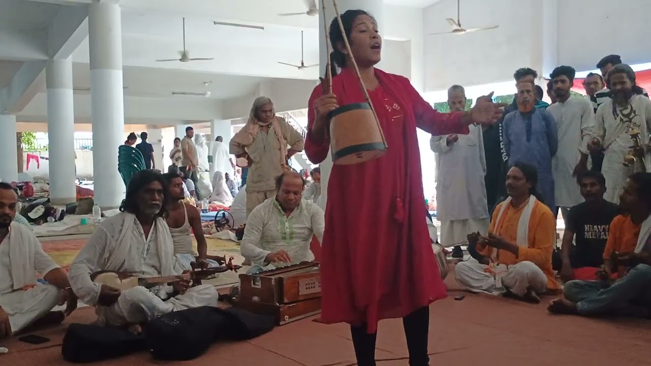 লালনের মাজারে গিয়েছিলাম গান শুনতে।  