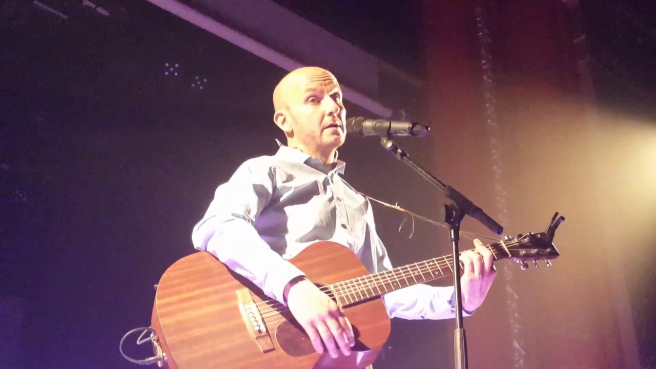 Samuli Putro - Älkää unohtako toisianne (live @ Olympia-kortteli, 30.3.2017)