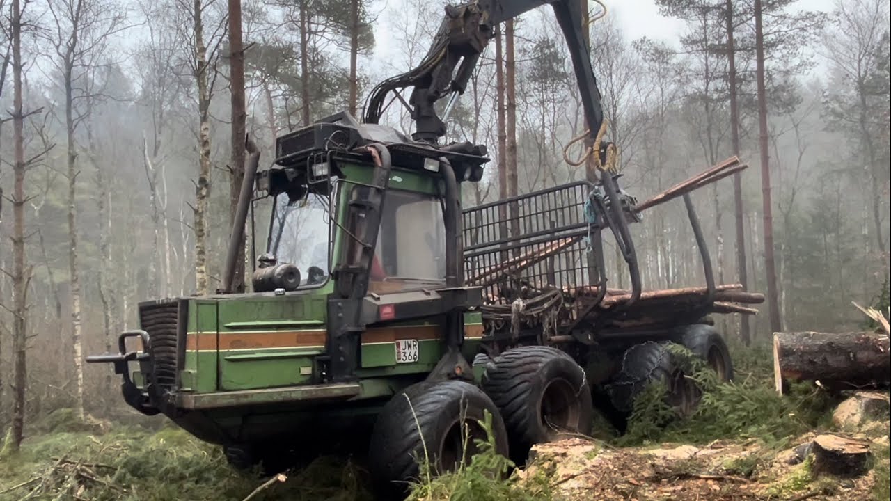 MINI BRUUNETT 678 jobbar hårt i skogen( DEL 2) #skotare #forwarder #bigmachine #forest #skog #skogen