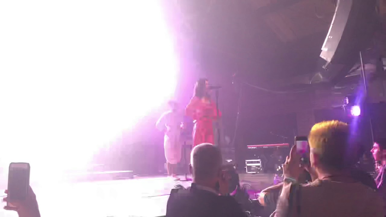 Bubblegum Bitch - Marina and The Diamonds Neon Gold X