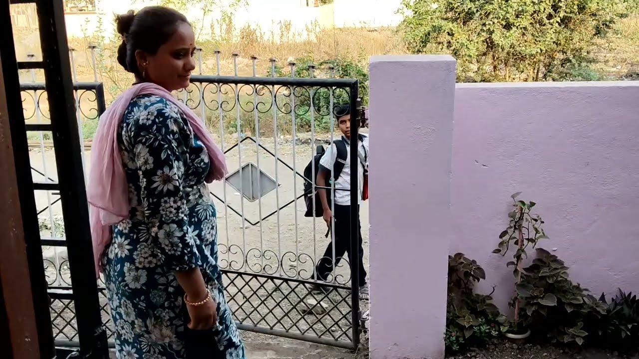 बाबा घरी आल्यावर आईस्क्रीम साठी हट्ट, आज जायचं होतं भाजी आणायला.#trending #daily blog#family#viral