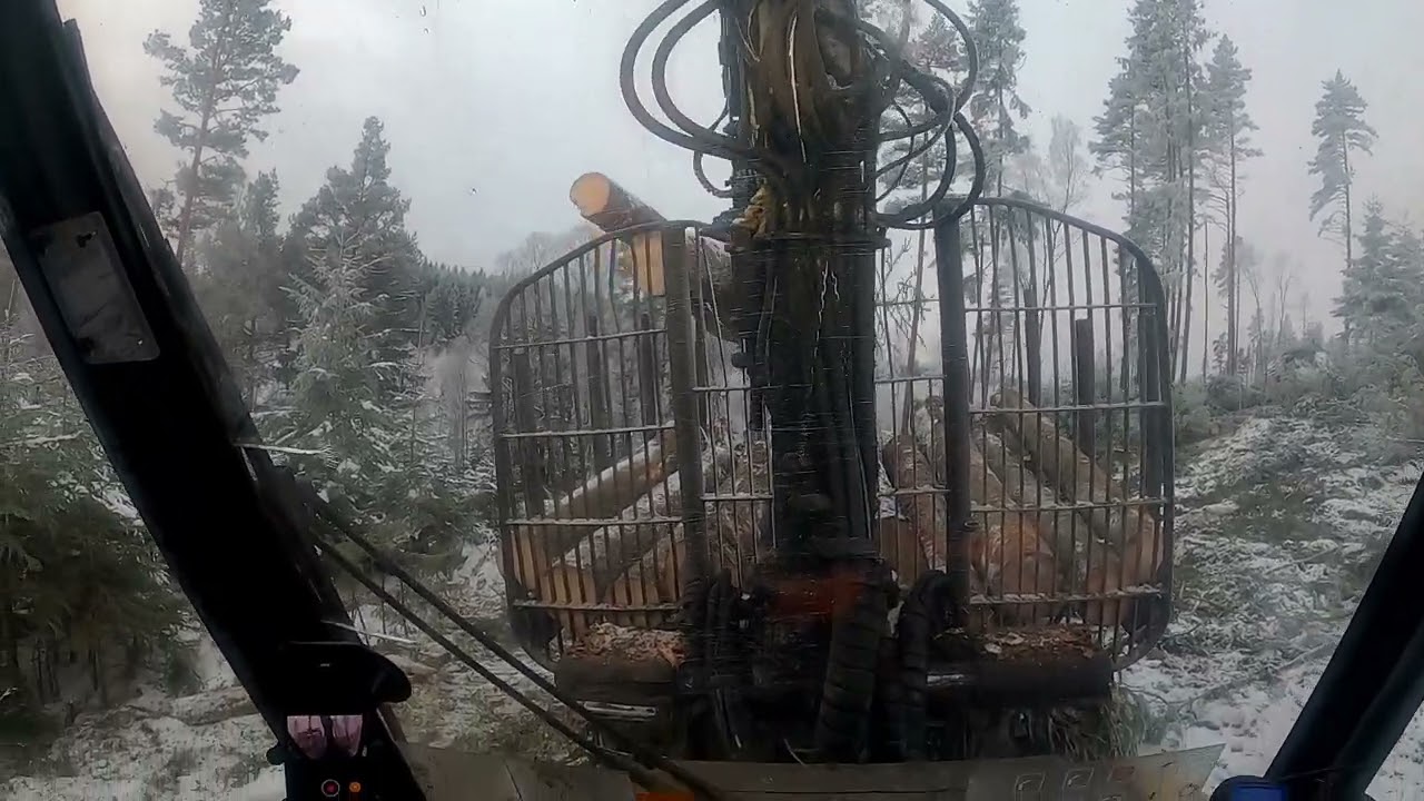 Ponsse Elk Loading