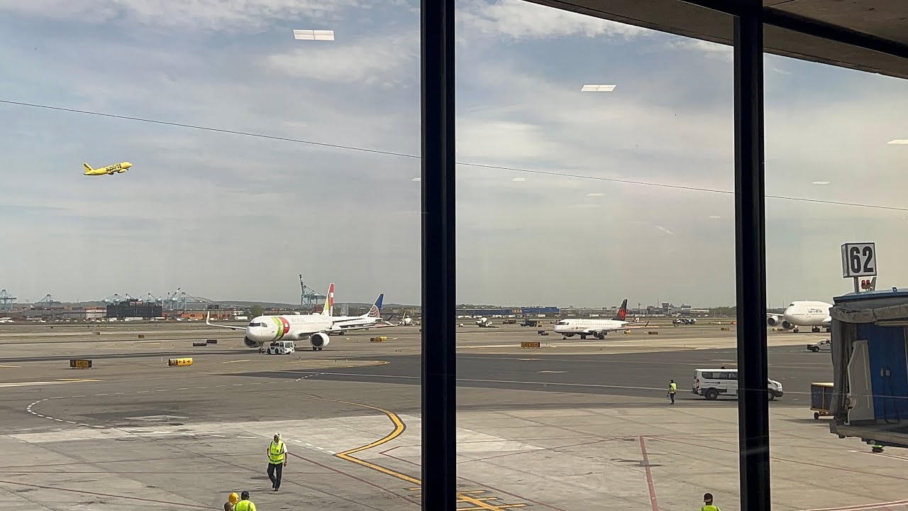 Plane Spotting at Terminal B Newark Liberty International Airport 4-25-2025
